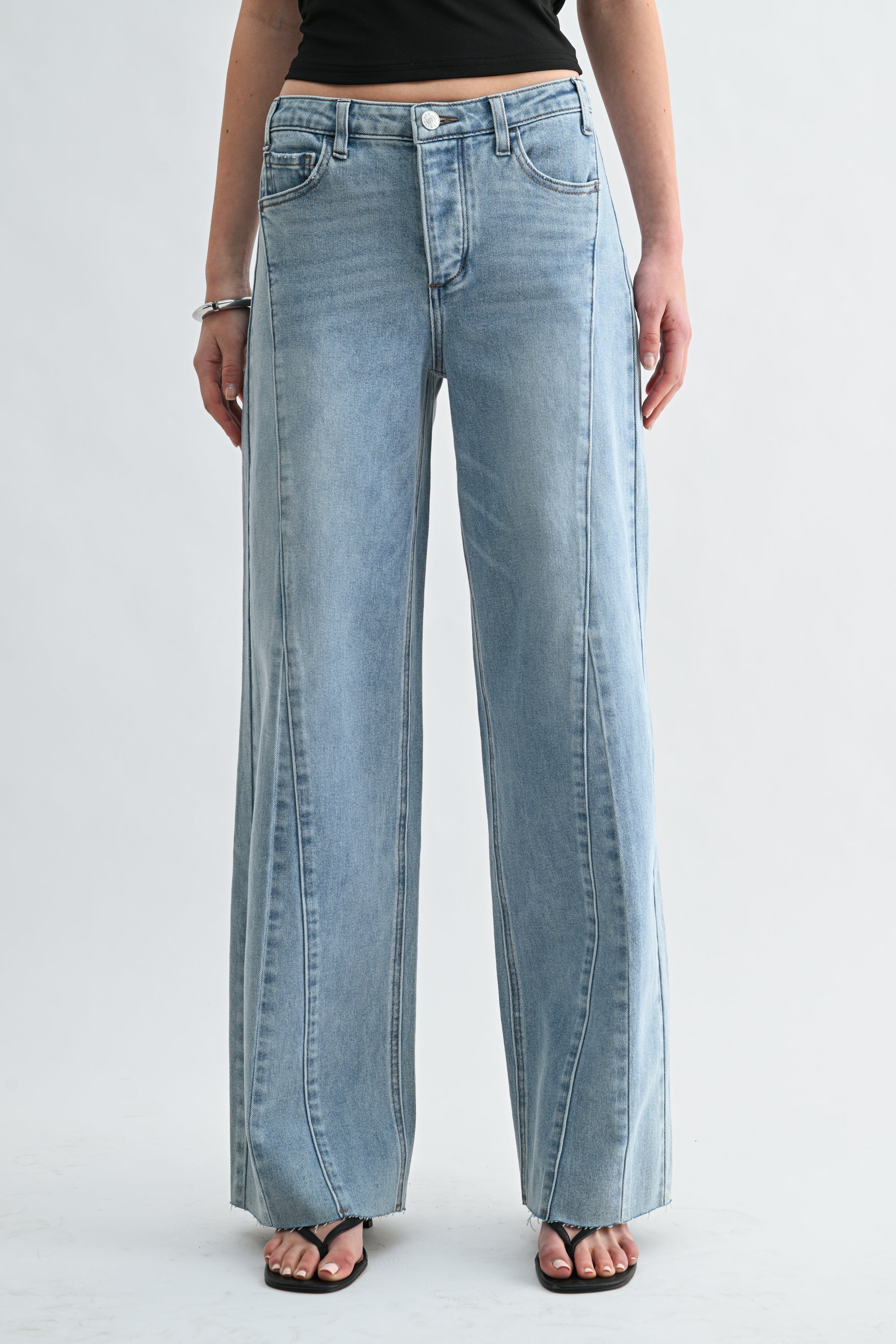The Low Seamed Wide