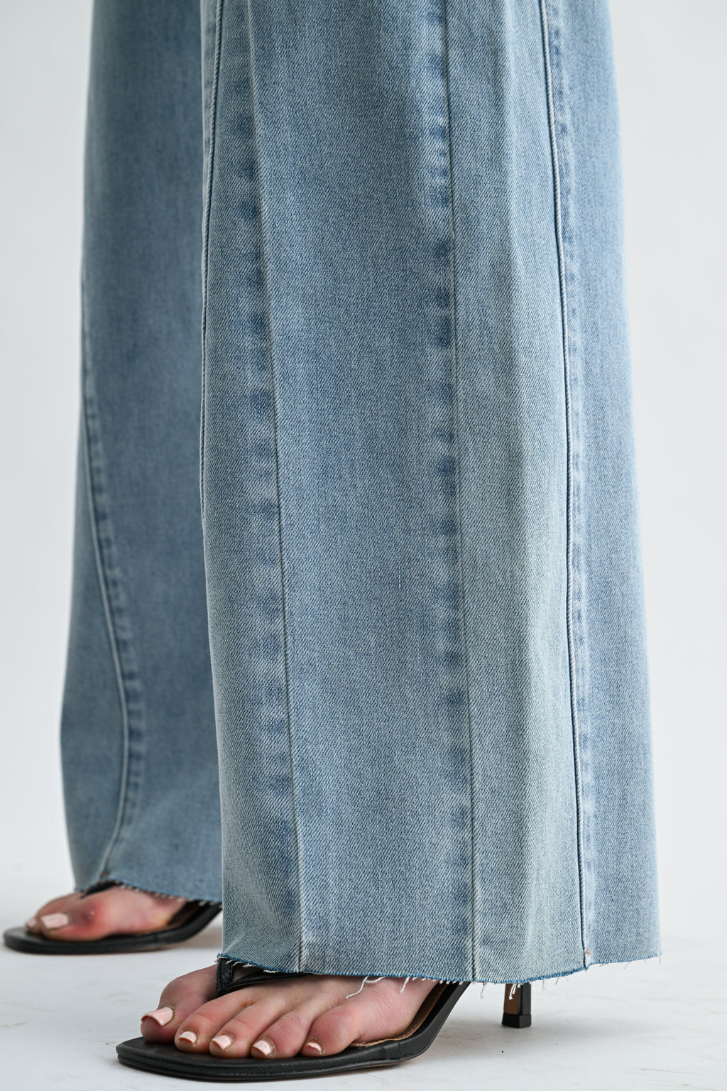 The Low Seamed Wide