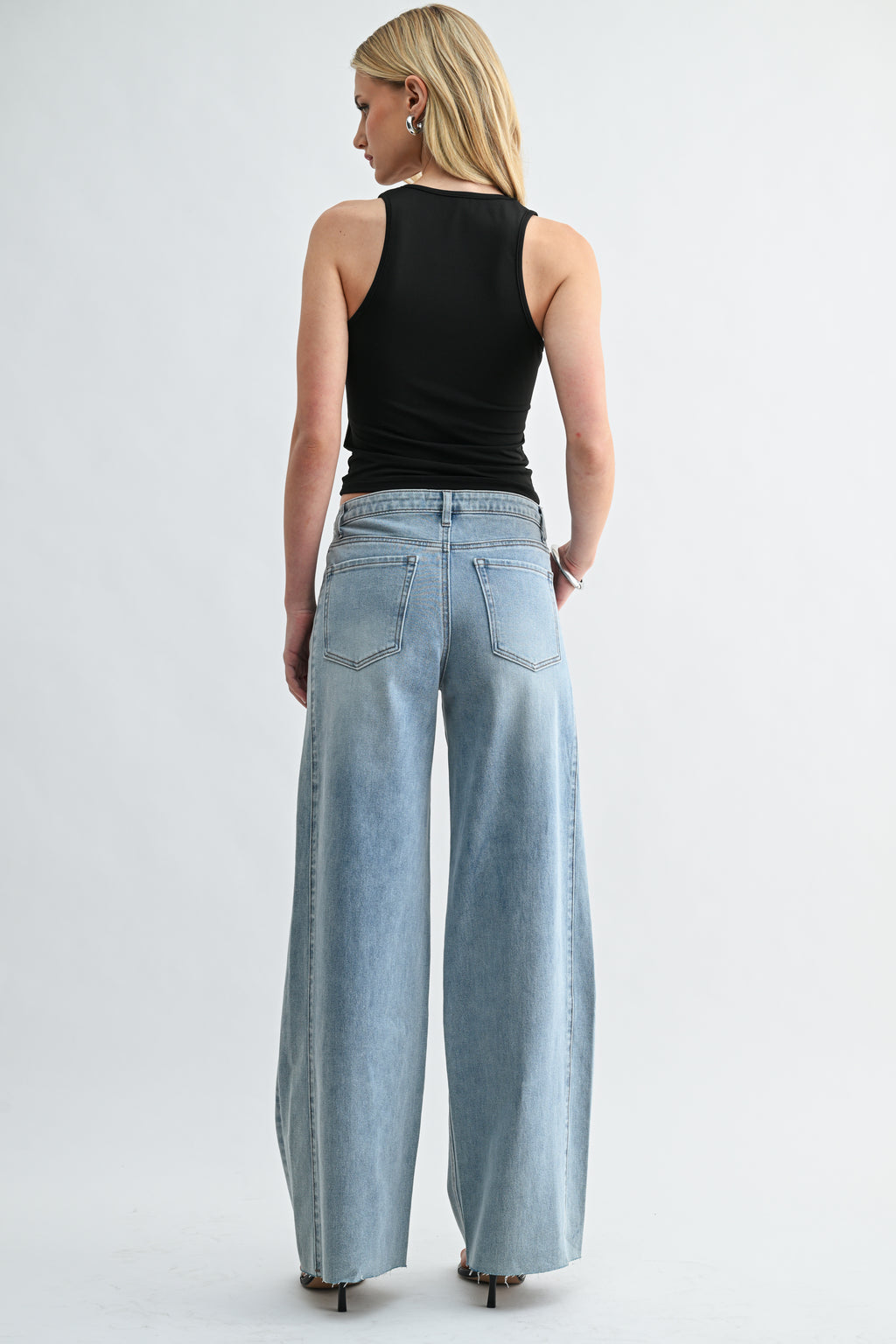The Low Seamed Wide