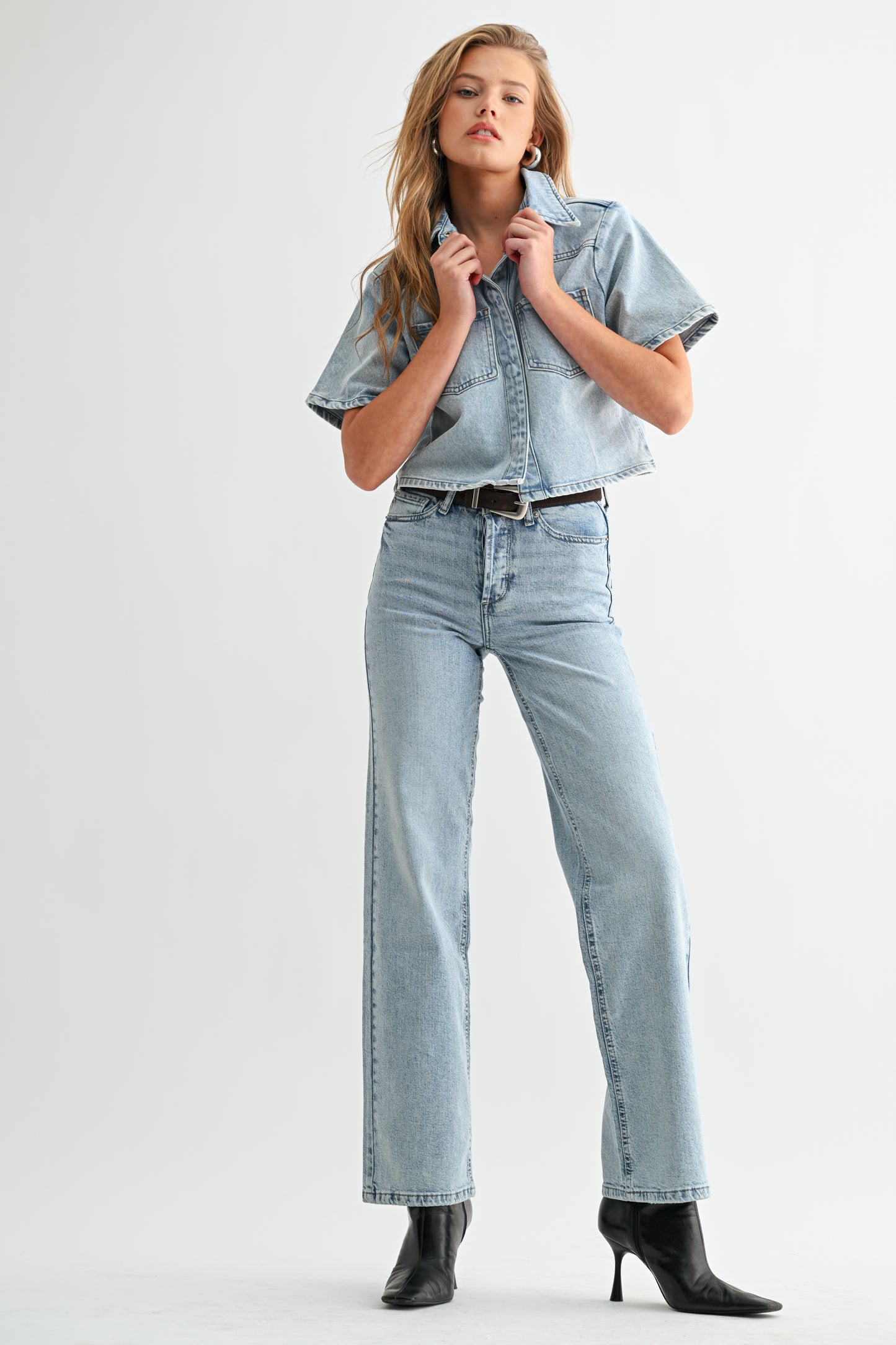 The Muse Mini-Shirt Light Wash