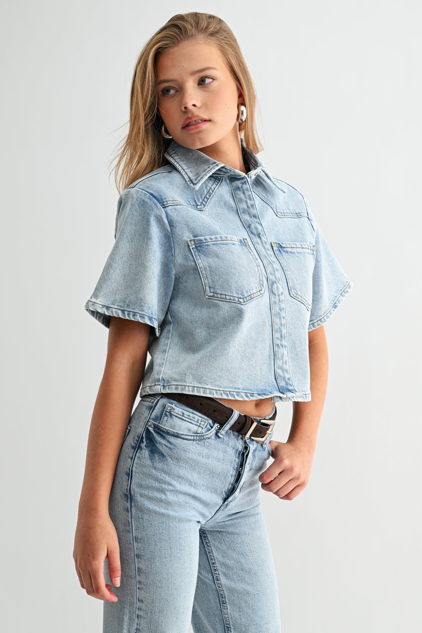 The Muse Mini-Shirt Light Wash