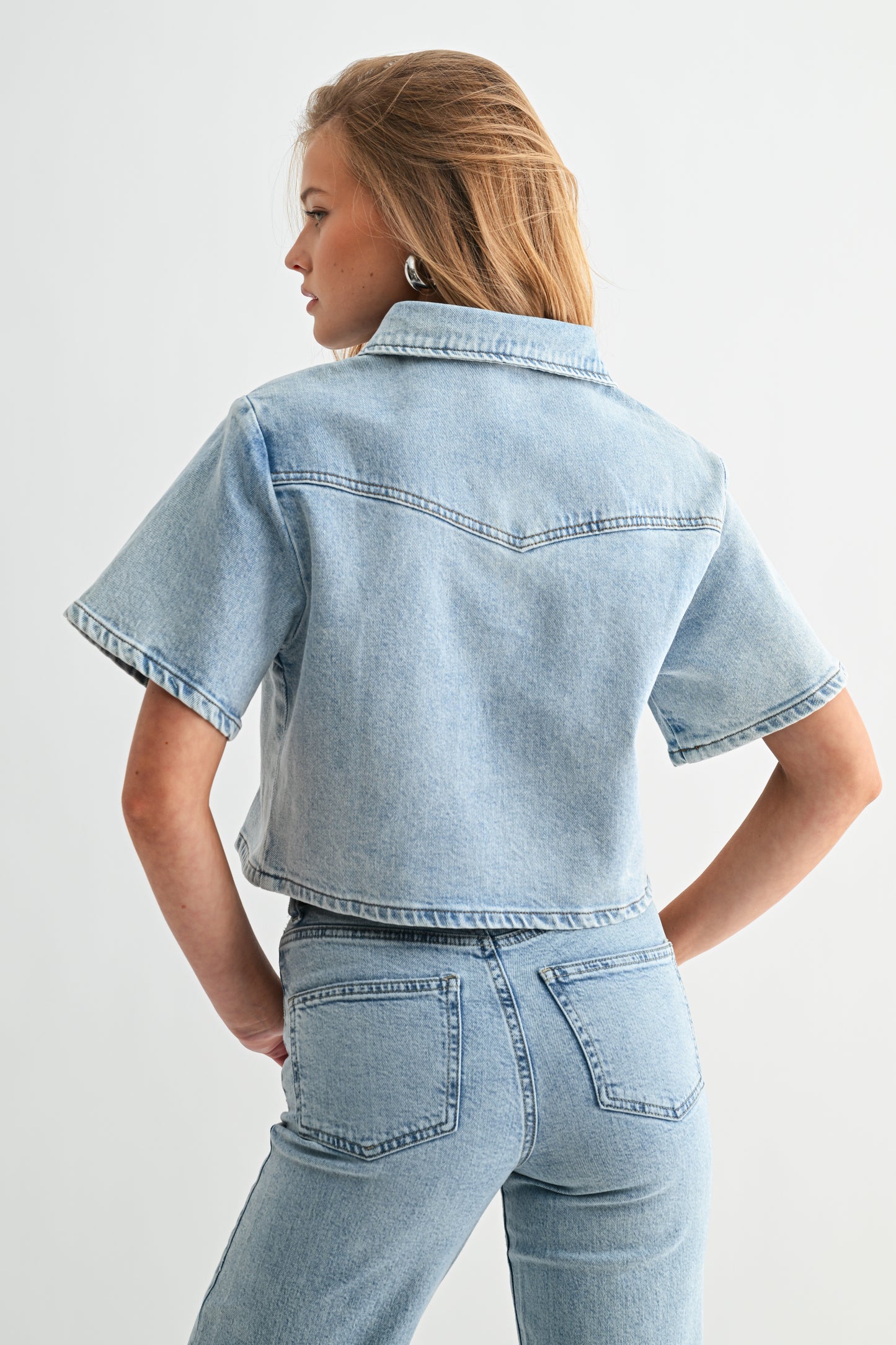 The Muse Mini-Shirt Light Wash