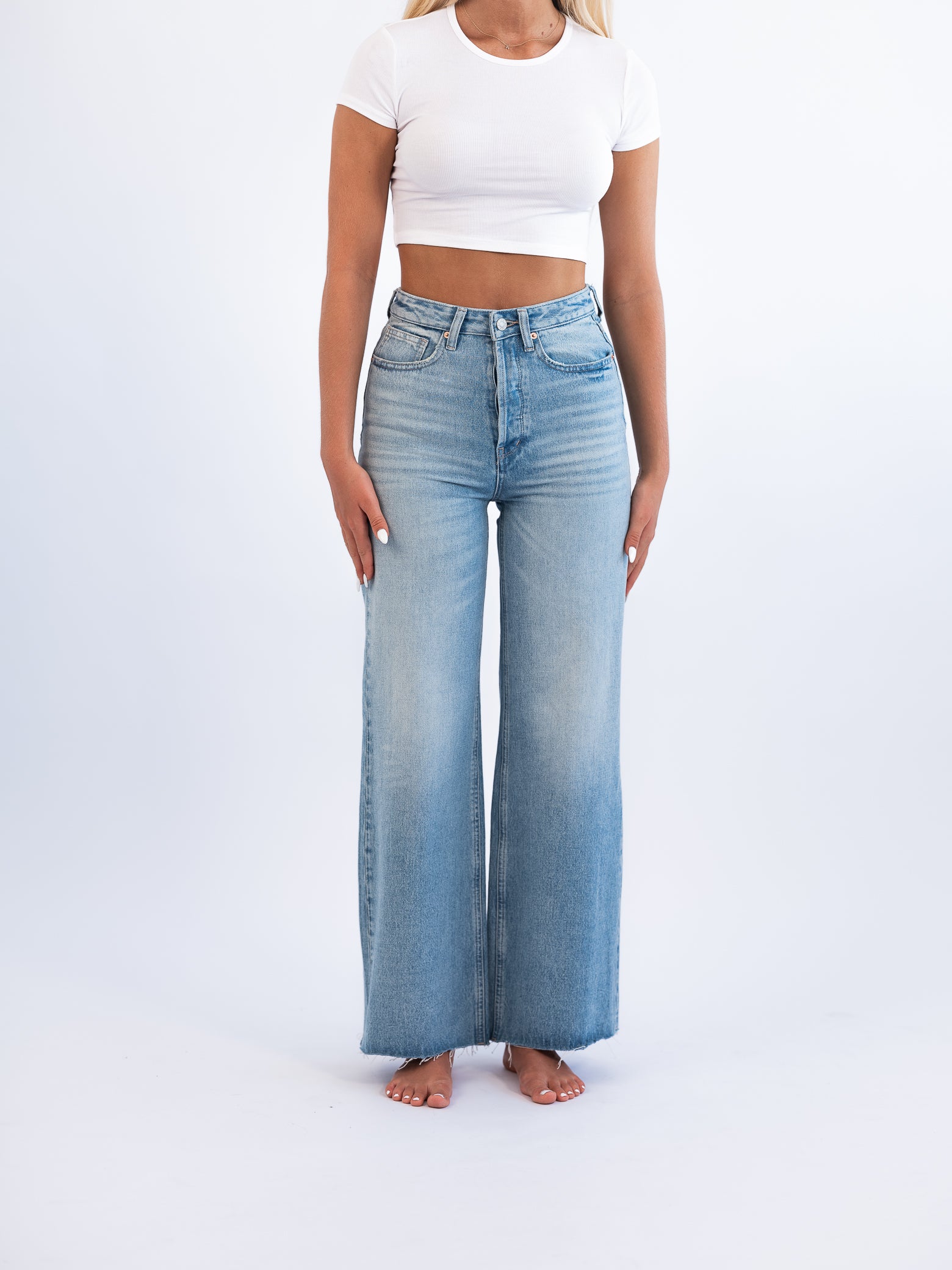 High Rise Light Wash Vintage Denim Pant With Scissor Cut Hem